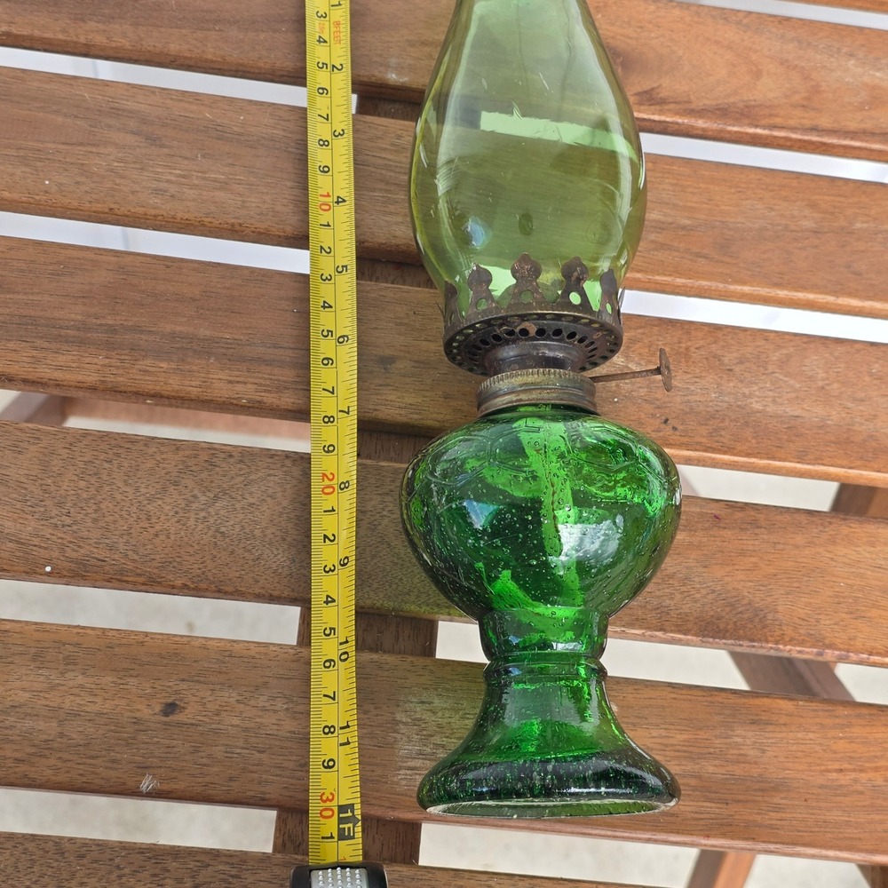 Vtg Green Glass Oil Lamp Honeycomb pattern hong kong Ruffled Chimney 12"I - Picture 6 of 13